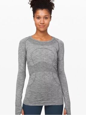 Sold /// Women’s Swiftly Tech Long Sleeve Top - Size 4